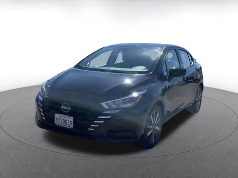 Used 2025 Nissan Versa SV image 7