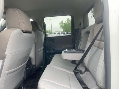 Used 2022 Nissan Frontier SV AWD/4WD image 9