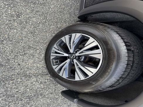 Used 2023 Nissan Rogue SV image 14