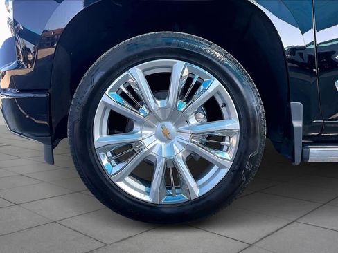 Used 2025 Chevrolet Silverado 1500 High Country w/ High Country Premium Package AWD/4WD image 11