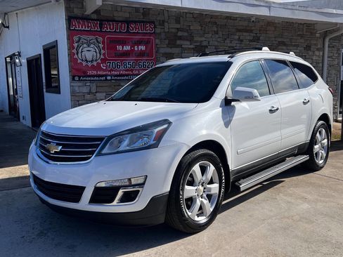 Used 2016 Chevrolet Traverse LT w/ Style and Technology Package FWD image 2