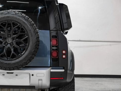 Used 2020 Land Rover Defender 110 HSE AWD/4WD image 49