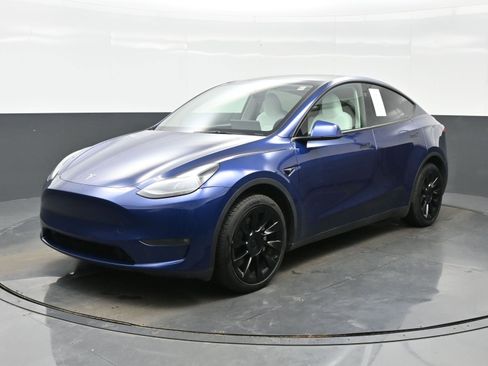 Used 2023 Tesla Model Y Long Range image 2
