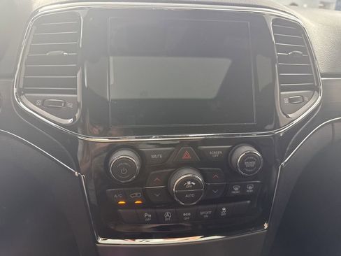 Used 2021 Jeep Grand Cherokee Limited image 15