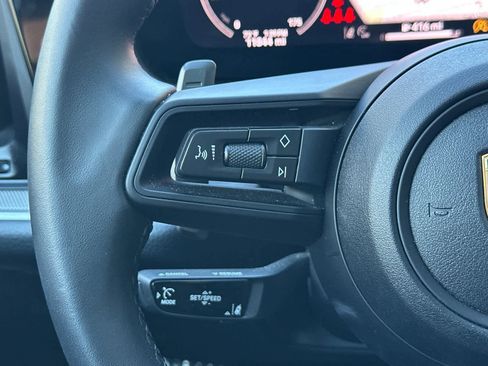 Certified 2025 Porsche Cayenne AWD/4WD image 27