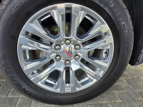 Used 2025 GMC Yukon Denali AWD/4WD image 7