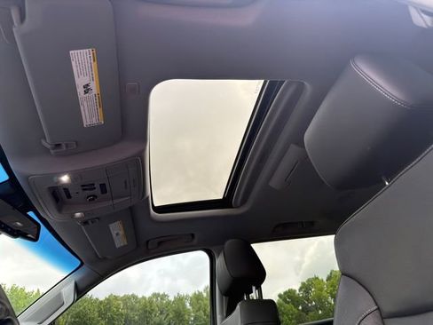 Used 2020 Chevrolet Suburban Premier AWD/4WD image 24