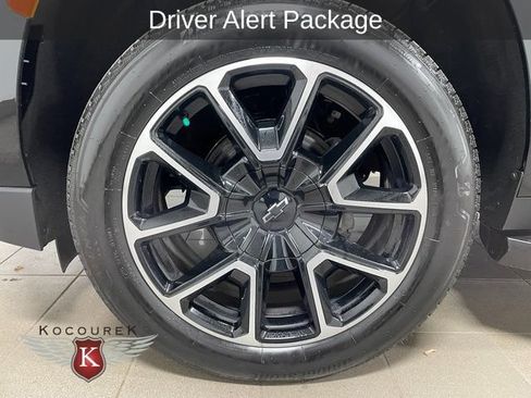 Used 2022 Chevrolet Tahoe RST w/ Luxury Package AWD/4WD image 8