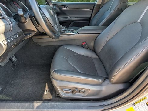Used 2022 Toyota Camry XSE w/ Navigation Package FWD image 18