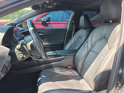 Used 2021 Toyota Avalon Limited FWD image 9