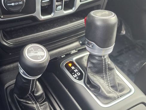 Used 2023 Jeep Wrangler Unlimited Sahara w/ Cold Weather Group AWD/4WD image 23