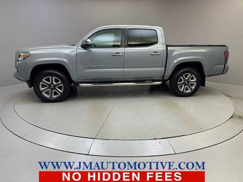 Used 2018 Toyota Tacoma Limited image 2