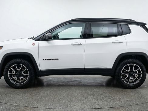 Used 2025 Jeep Compass Trailhawk AWD/4WD image 5