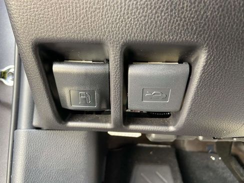 Used 2025 Toyota RAV4 LE FWD image 28