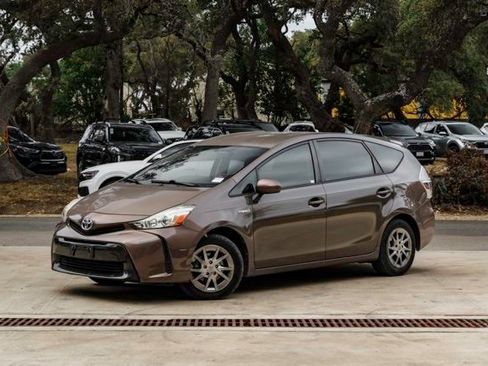 Used 2015 Toyota Prius V Two image 2