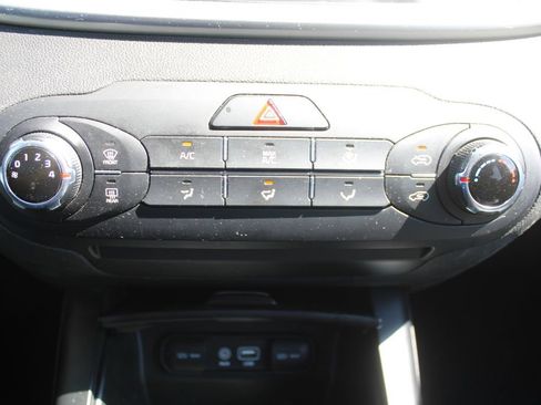 Used 2017 Kia Sorento LX FWD image 36