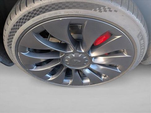 Used 2022 Tesla Model Y Performance image 15