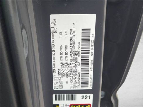 Certified 2025 Toyota Tacoma TRD Off-Road AWD/4WD image 23