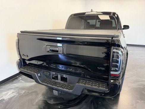 Used 2020 Toyota Tacoma Limited AWD/4WD image 5