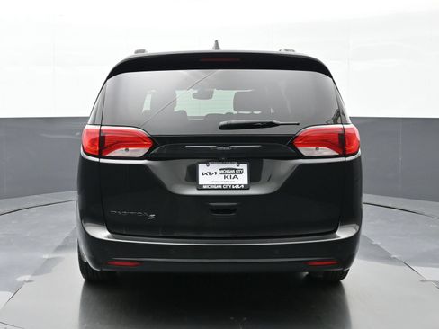 Used 2018 Chrysler Pacifica Touring-L Plus w/ Advanced Safetytec Group FWD image 3