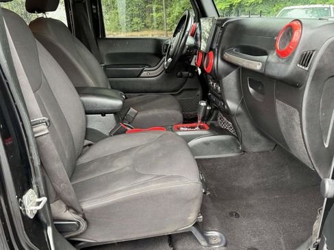 Used 2017 Jeep Wrangler Unlimited Sport w/ Connectivity Group AWD/4WD image 13