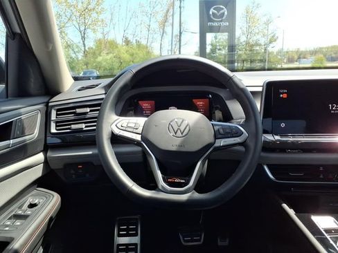 Used 2025 Volkswagen Atlas Peak Edition SE AWD/4WD image 27