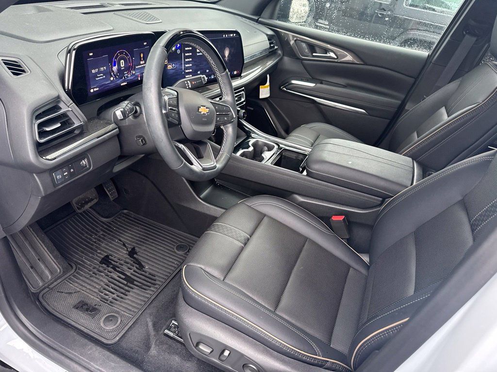Used 2026 Chevrolet Traverse High Country FWD image 2