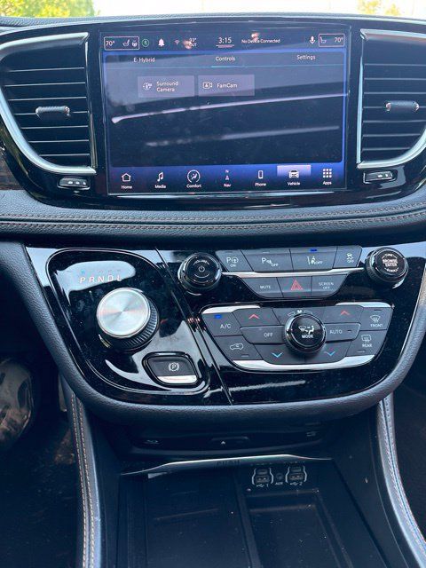 Used 2021 Chrysler Pacifica Pinnacle FWD image 12