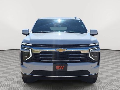 Used 2025 Chevrolet Suburban LT AWD/4WD image 2
