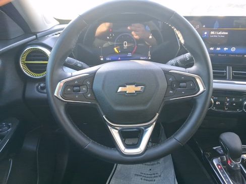 Used 2025 Chevrolet Trax LT w/ Driver Confidence Package image 9