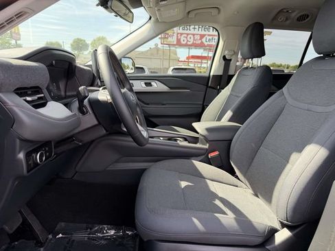 Used 2025 Ford Explorer Active RWD image 12