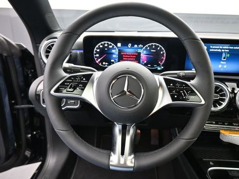 Used 2025 Mercedes-Benz CLA 250 image 2