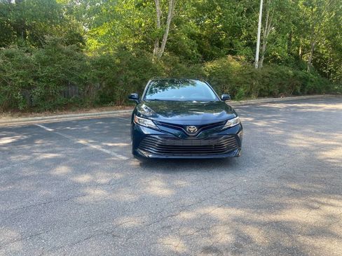 Used 2019 Toyota Camry LE w/ Convenience Package FWD image 2