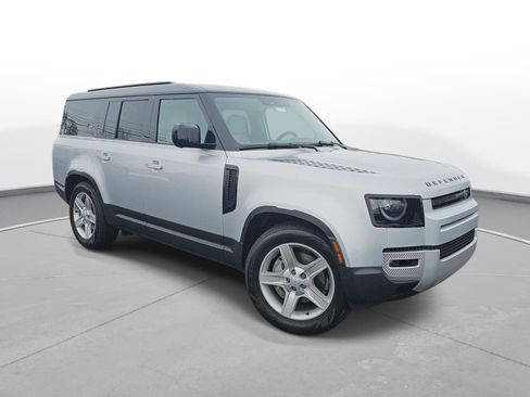Used 2023 Land Rover Defender 130 SE AWD/4WD image 4