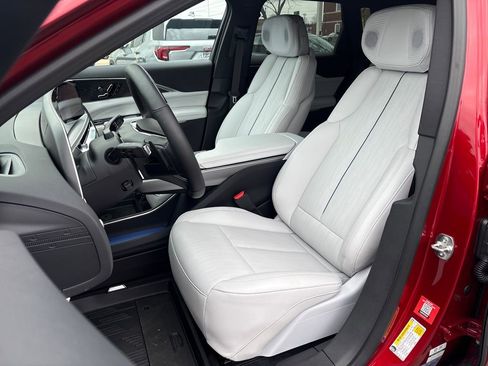 New 2025 Cadillac Lyriq Premium Luxury w/ LPO, Floor Liner Package image 18