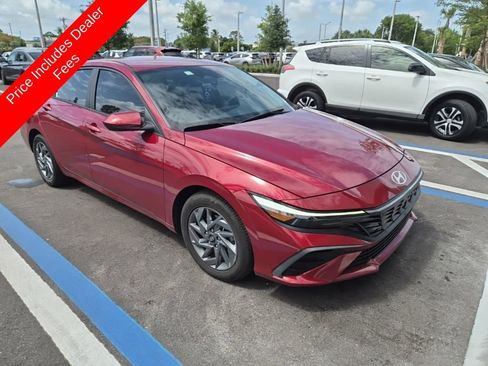 Used 2024 Hyundai Elantra Blue FWD image 3