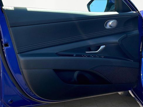 Used 2025 Hyundai Elantra SEL image 20