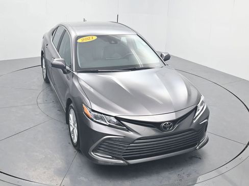 Used 2021 Toyota Camry LE image 45