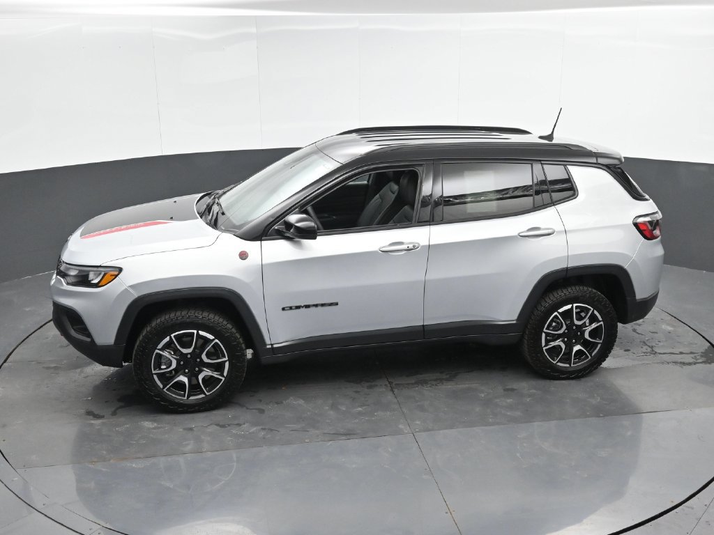 Used 2024 Jeep Compass Trailhawk AWD/4WD image 41