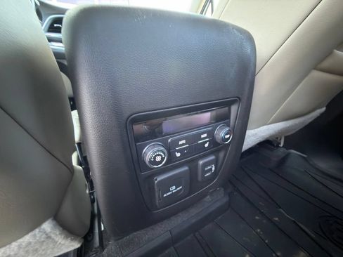 Used 2019 Buick Enclave Premium w/ Experience Buick Package FWD image 15