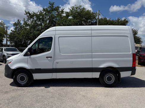 Used 2025 Mercedes-Benz Sprinter 2500 image 3