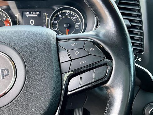 Used 2021 Jeep Cherokee Latitude Plus FWD image 19