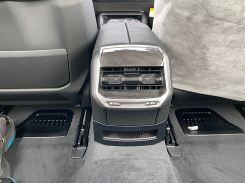 New 2026 BMW 750e xDrive 750e xDrive w/ Executive Package image 11