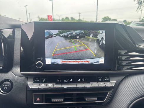Used 2025 Toyota Camry SE w/ Convenience Package FWD image 19