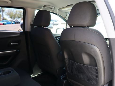 Used 2020 Chevrolet Trax LS FWD image 28