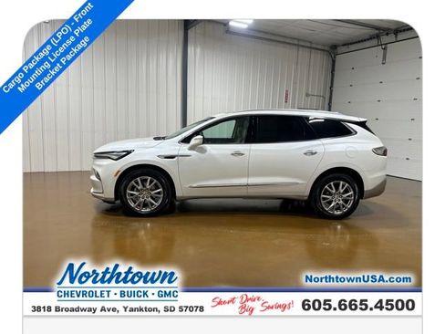 Used 2023 Buick Enclave Essence w/ Experience Buick Package image 2