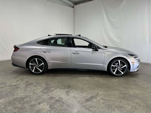 Used 2023 Hyundai Sonata SEL Plus FWD image 2