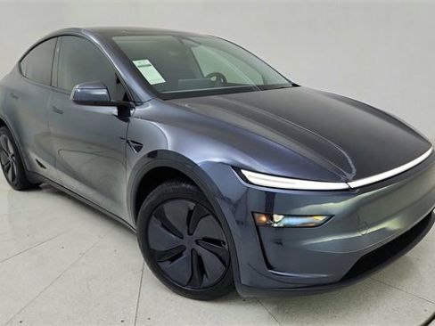 Used 2026 Tesla Model Y Long Range image 1