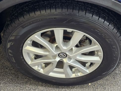 Used 2020 Nissan Rogue SV image 30