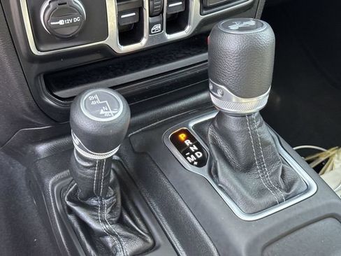 Used 2025 Jeep Wrangler Unlimited Sahara AWD/4WD image 26